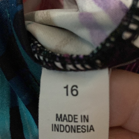 MIRADONNA BY Miraclesuit WO SIZE 16 Vibrant Leaf PatternOne piece swimsuit clean - Picture 3 of 11